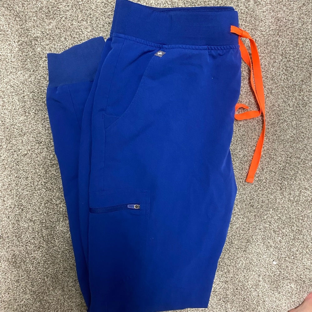 Figs winning blue scrub set